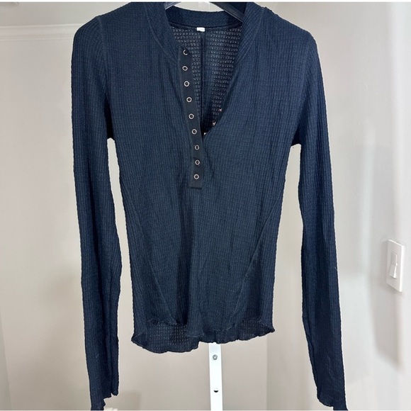 Free People One Of The Girls Henley Black Medium Black Gold Buttons Medium - Picture 8 of 10